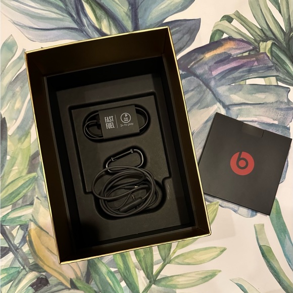 Beats Studio 3 wireless headphone - Shadow Gray NWT - Picture 10 of 10